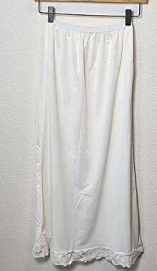 Opaline Women’s White Nylon Half Slip Size M Lace Trim Anti-Static Anti-Cling